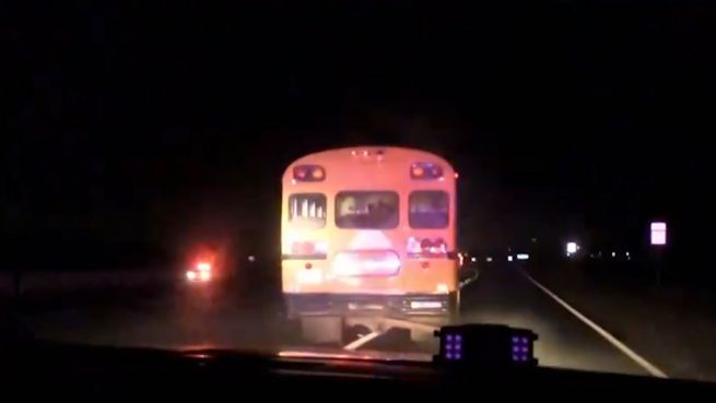 go to Schulbus auf der Flucht: Verfolgungsjagd in Texas