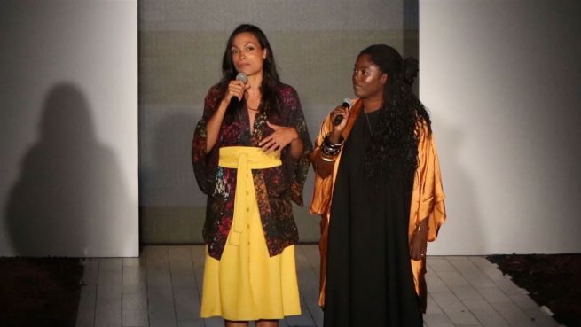 go to Mode aus Ghana: Rosario Dawson schafft Arbeitsplätze