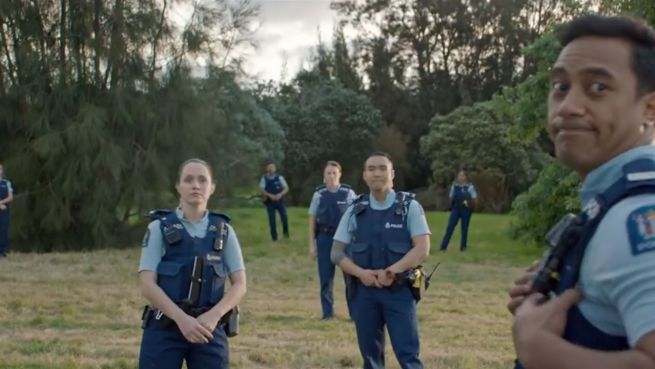 go to Rekrutenclip: Neuseeländische Polizei erobert das Netz