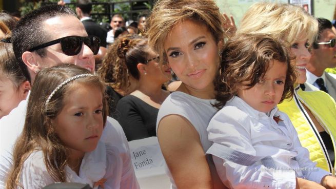 go to Mutterliebe: So normal feiern J.Los Kinder Geburtstag